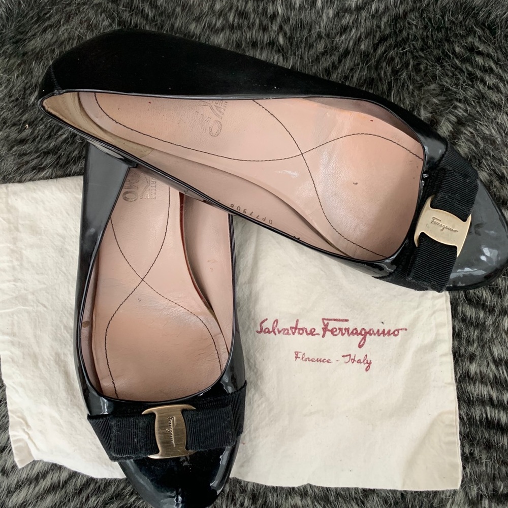 SALVATORE FERRAGAMO Varina Pat Leather Flats 9.5